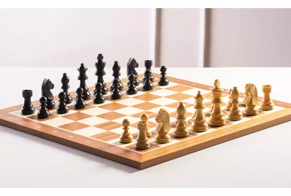 Zestaw szachowy Timeless - szachownica (pole 50 mm), figury (król 90 mm)